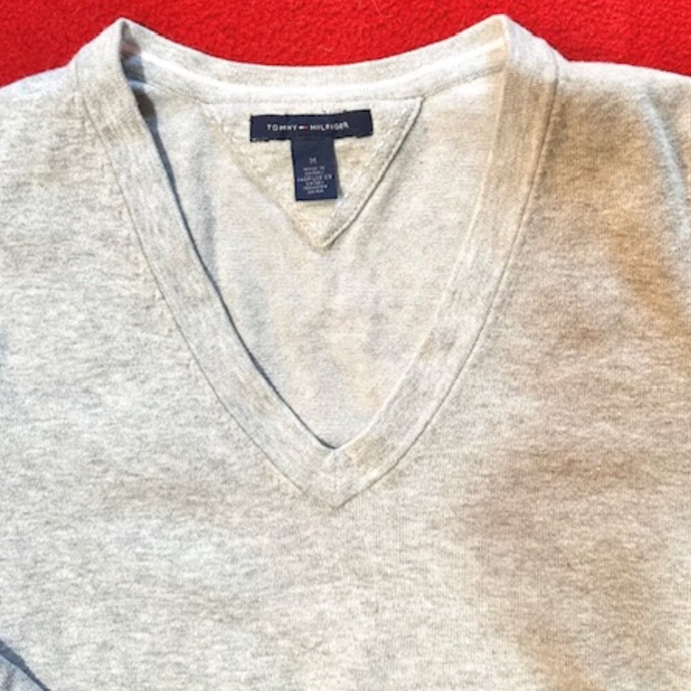 Tommy Hilfiger V-Neck Sweater - Sz M - Heather Gray - Picture 7 of 10